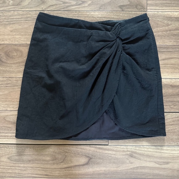 White Fox | Size L | Black Linen-Feel Wrap Mini Skirt | Ultimate Vacation Skirt - Picture 2 of 6